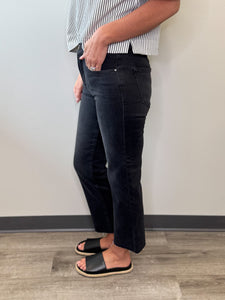 Mid Rise Crop Straight Black denim