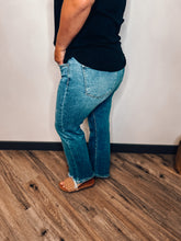 Load image into Gallery viewer, High Rise Relaxed Straight Jean