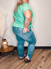 Load image into Gallery viewer, Raw Hem High Rise Boyfriend Jean