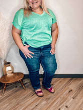 Load image into Gallery viewer, High Rise Crop Straight Fit Jean